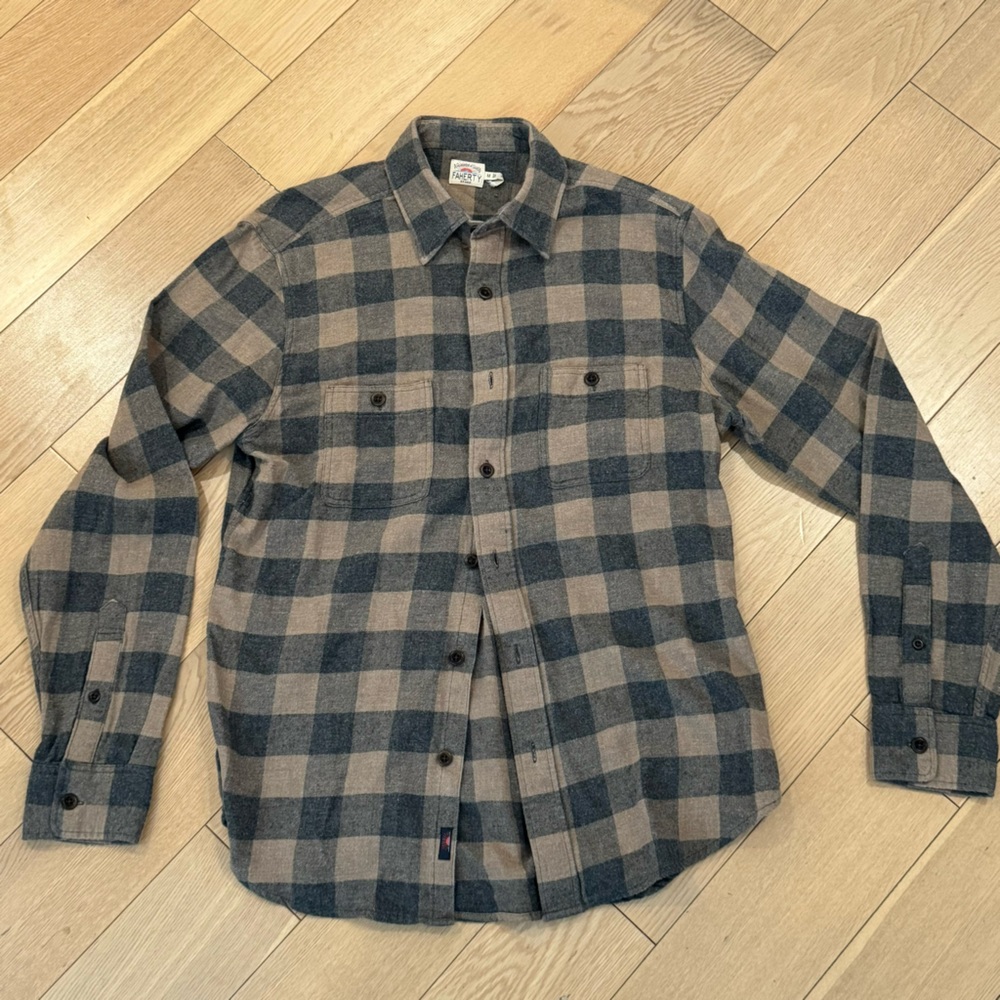 Faherty Long Sleeve Button Up - M